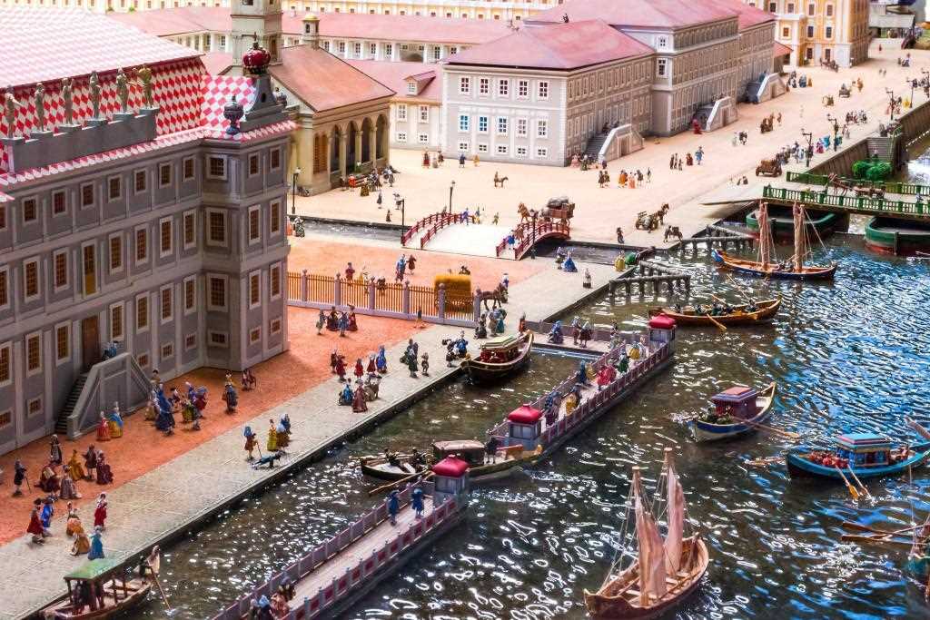 Кунсткамера: приглашаем вам виртуально погулять по истории Санкт-Петербурга